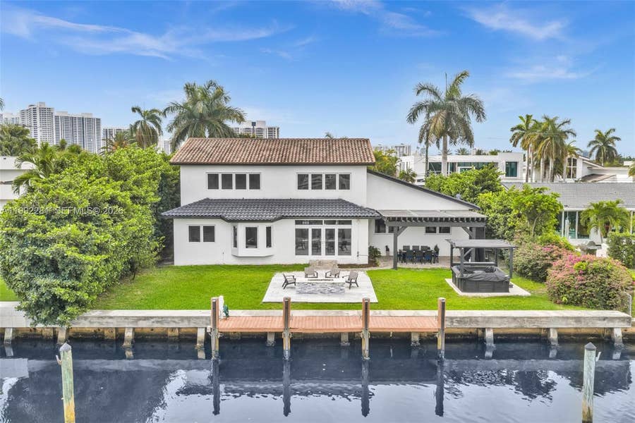 Property photo for 472 Sunset Drive, Hallandale Beach, FL