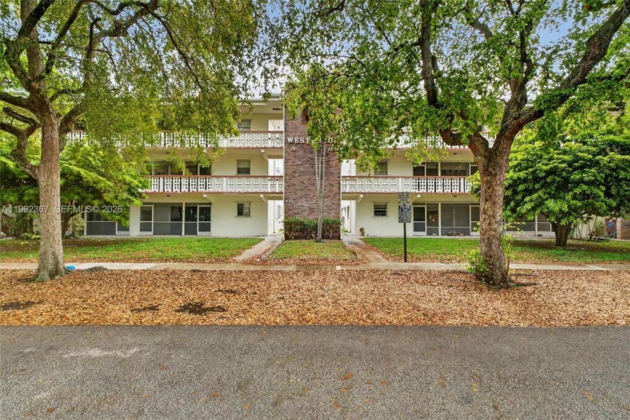 Property photo for 412 S Luna Court, #11, Hollywood, FL