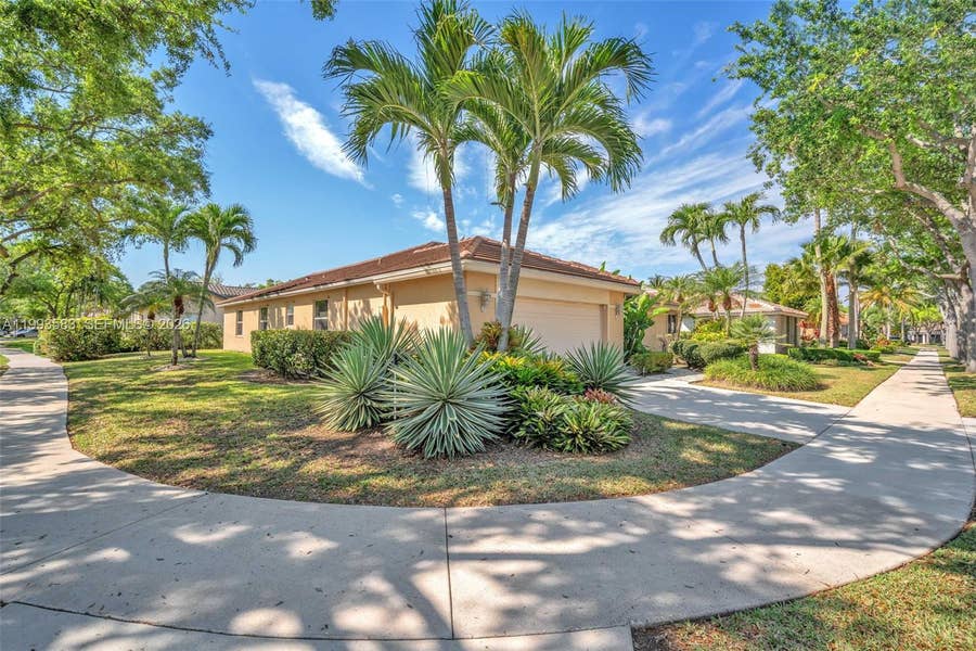 Property photo for 290 Landings Boulevard, Weston, FL