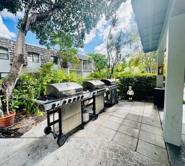 3109 Oakland Shores Drive, #G102, Oakland Park, FL 33309 BBQ