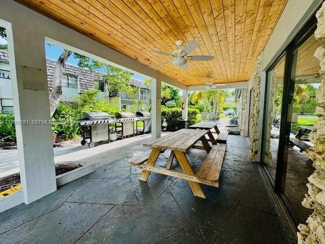3109 Oakland Shores Drive, #G102, Oakland Park, FL 33309 BBQ area and Picnic Tables
