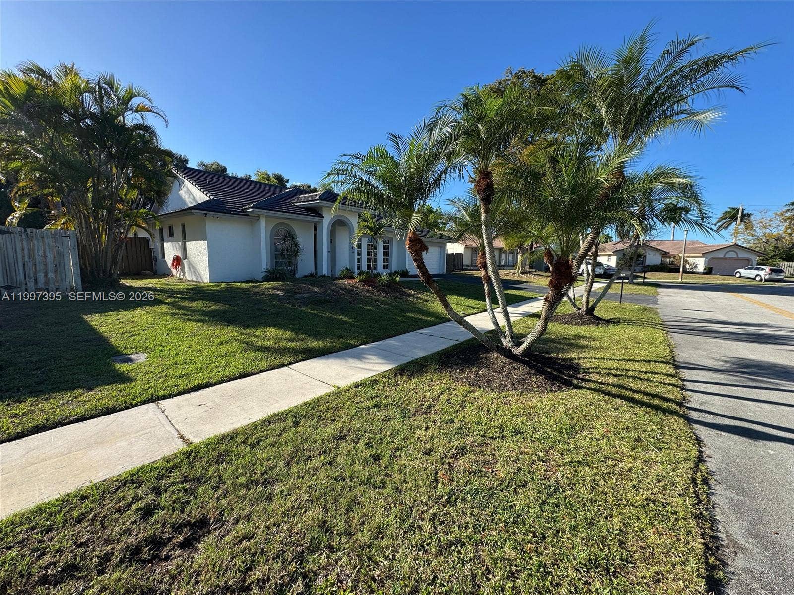 427 SW 169th Terrace, Weston, FL 33326 Photo 2