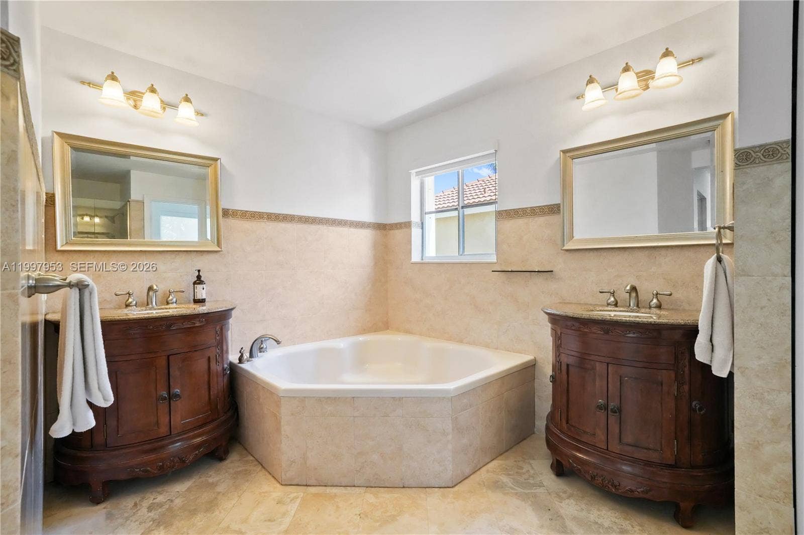 1317 Chenille Circle, Weston, FL 33327 Master Bathroom