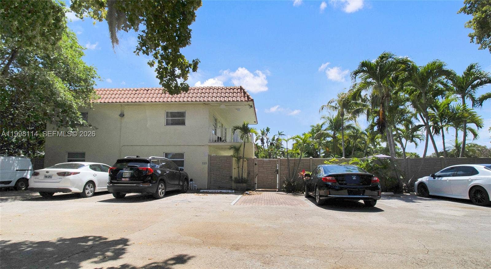 1125 NE 16th Place, #208, Fort Lauderdale, FL 33305 Dixie Hwy Entrance