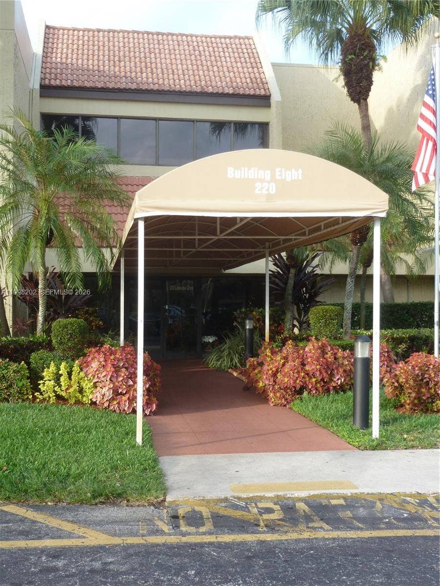 Property photo for 220 Lakeview Drive, #301, Weston, FL