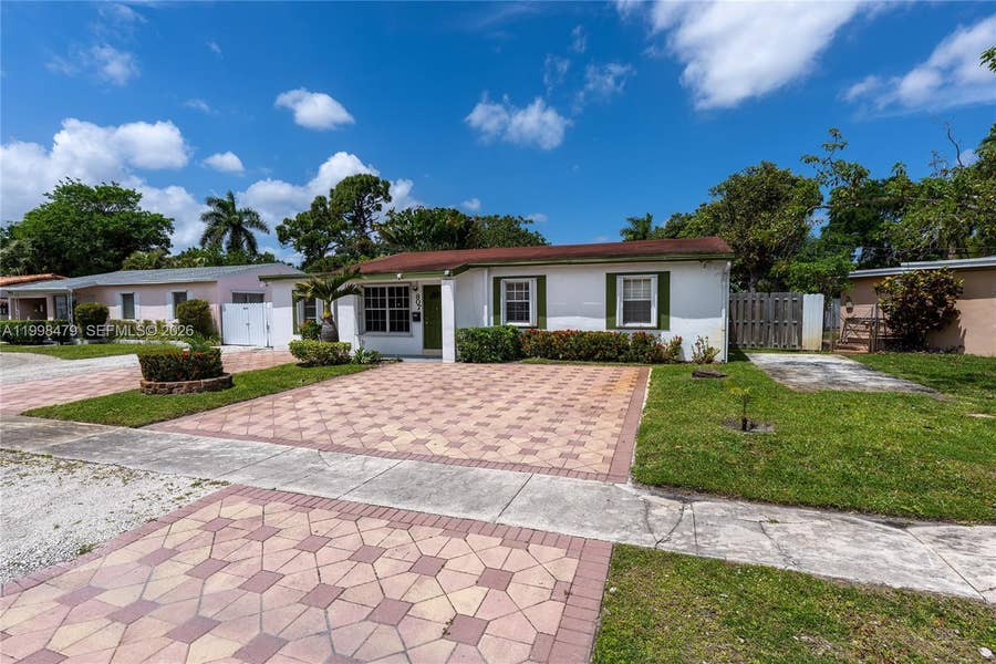 Property photo for 807 SW 26th Court, Fort Lauderdale, FL