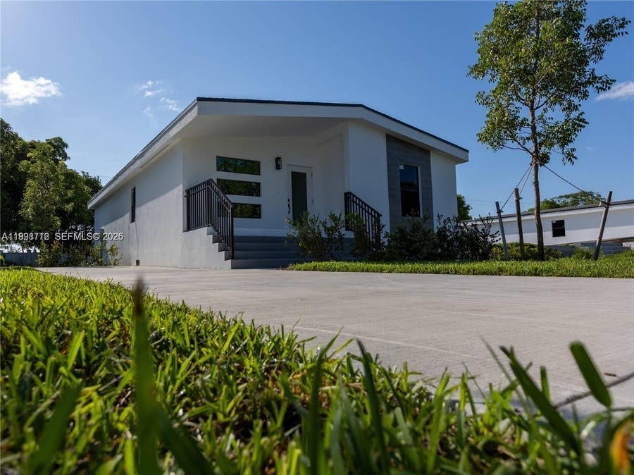 Property photo for 404 NW 15th Avenue, Pompano Beach, FL