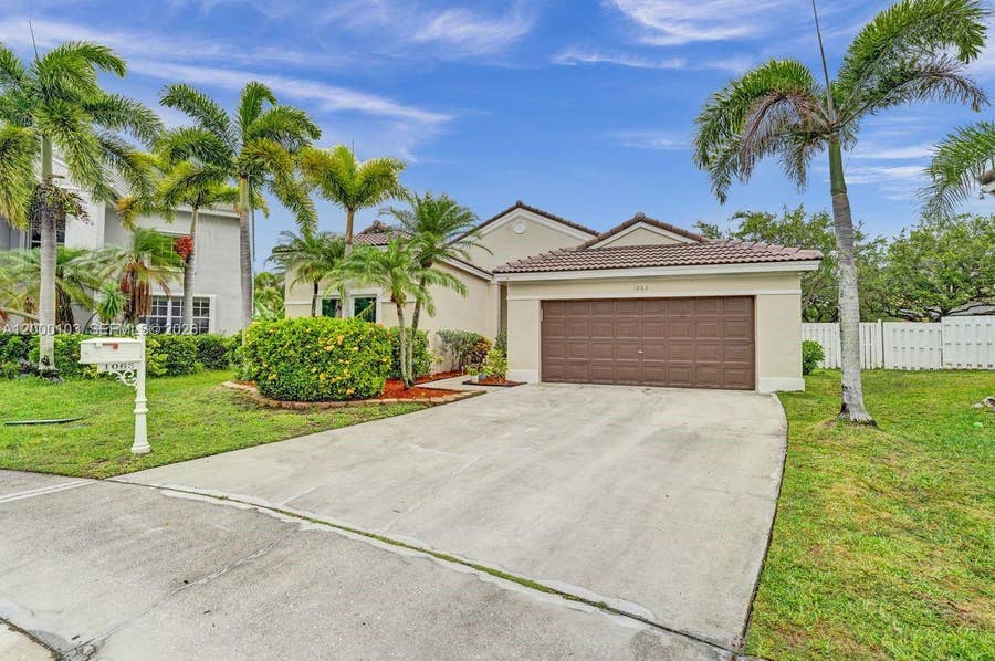Property photo for 1063 Cedar Falls Drive, #1063, Weston, FL
