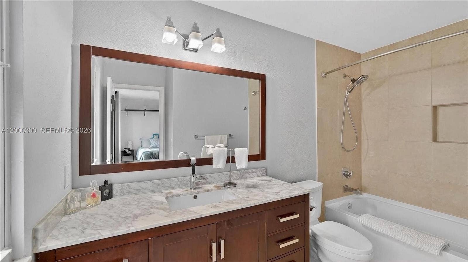 11620 S Budd Drive, Cooper City, FL 33026 Primary second floor full bath