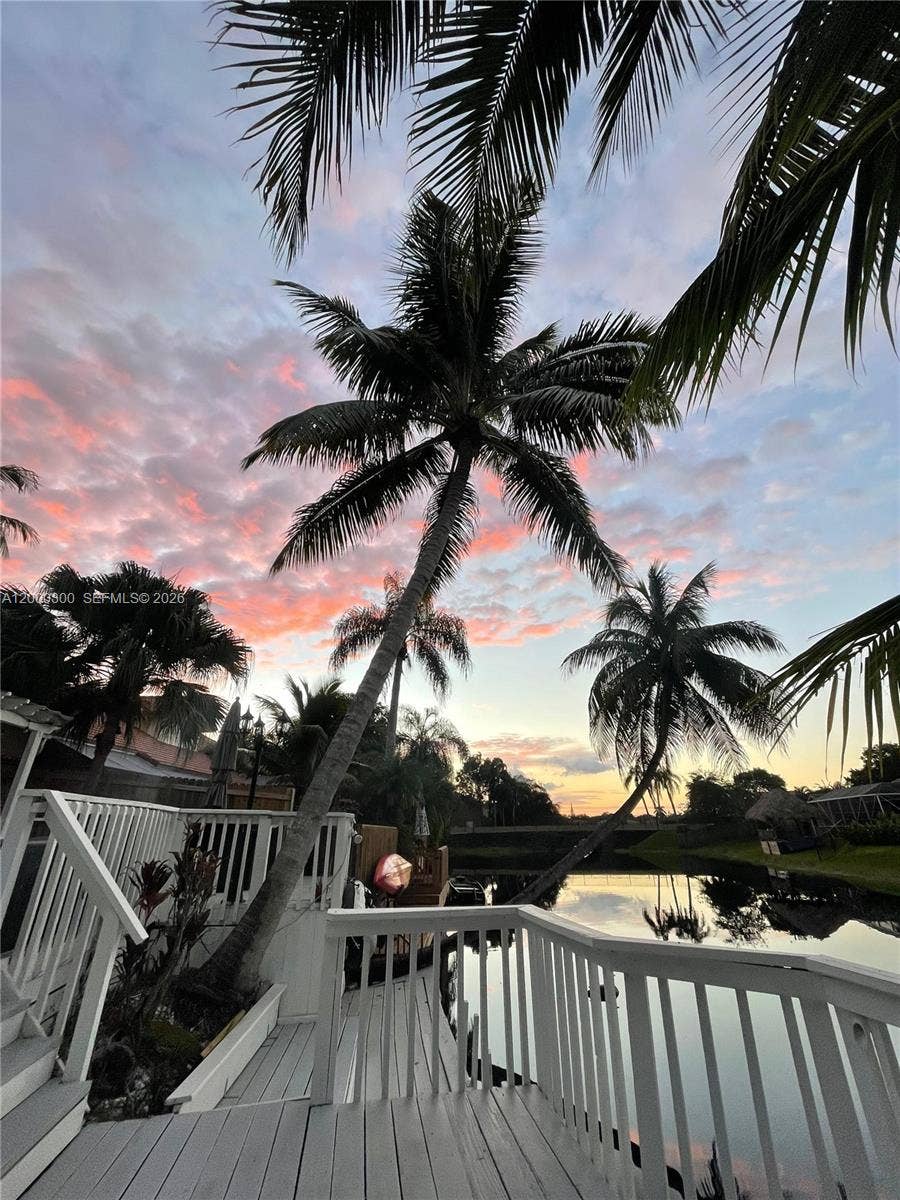 11620 S Budd Drive, Cooper City, FL 33026 Enjoy the sunrise early in the mornings