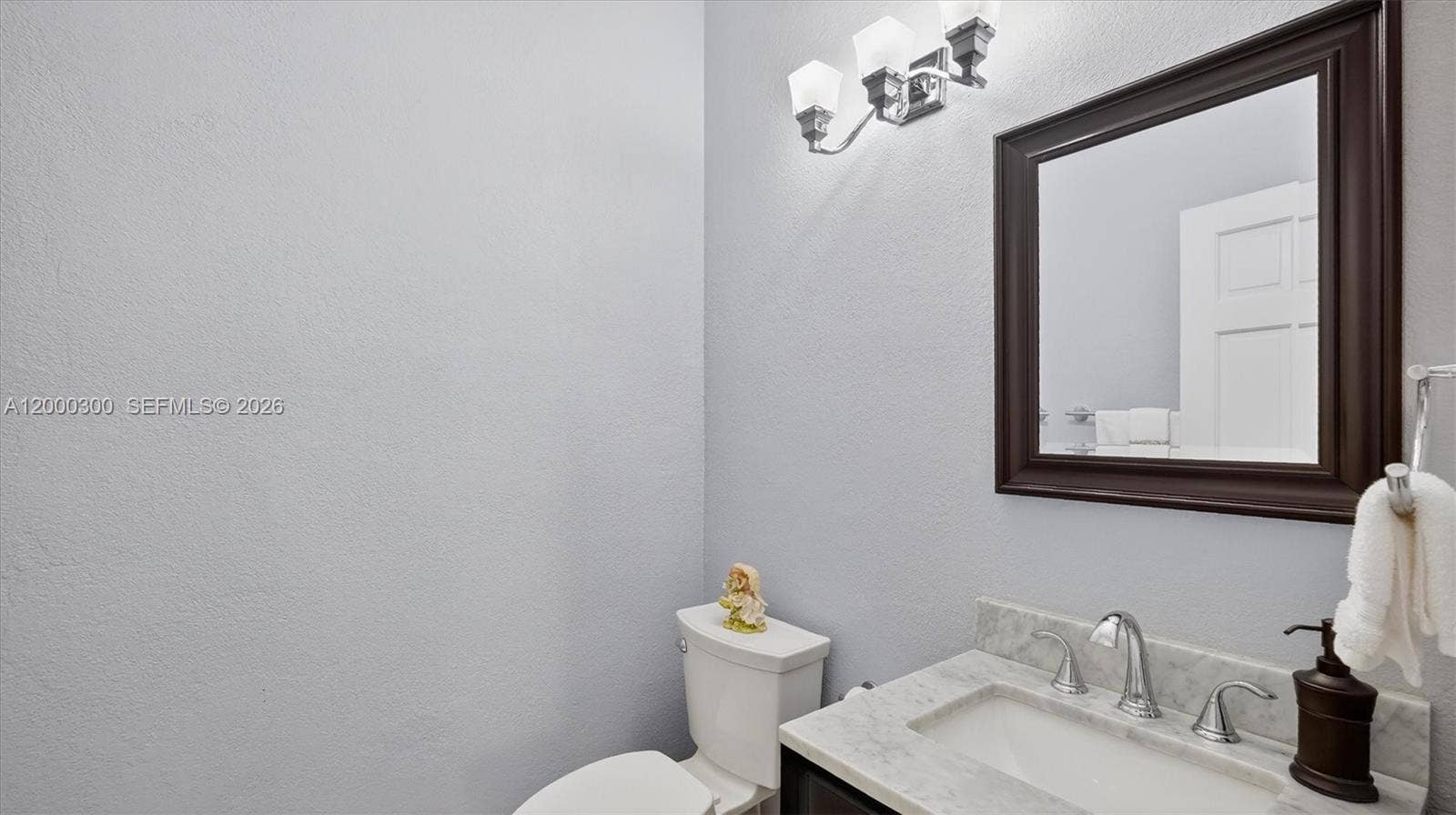 11620 S Budd Drive, Cooper City, FL 33026 Half bath