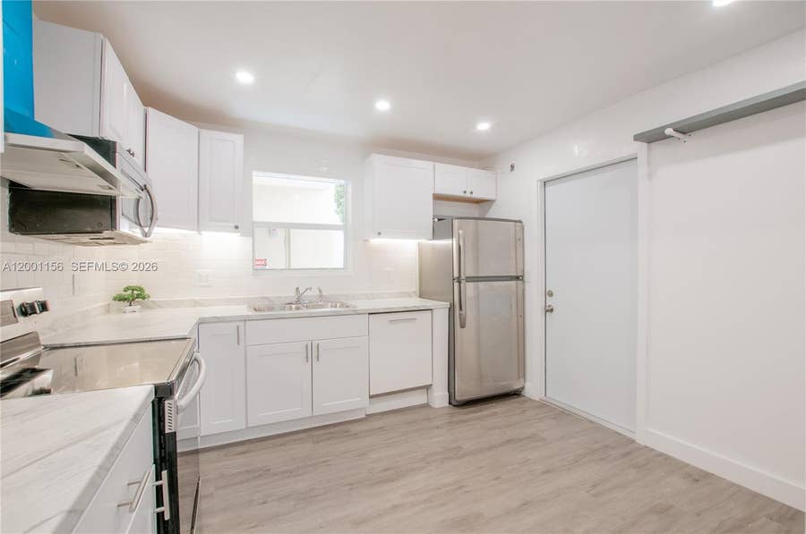 Property photo for 300 S Luna Court, #2, Hollywood, FL
