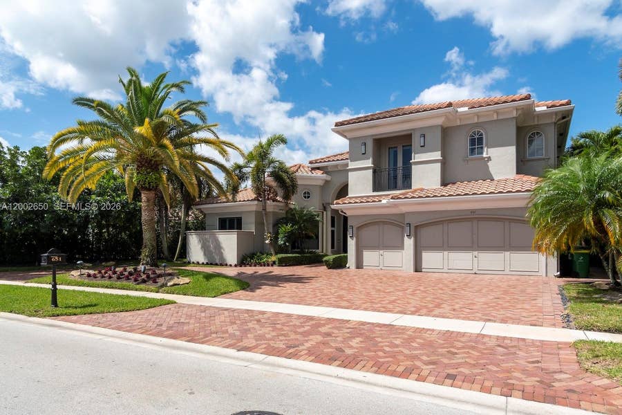 Property photo for 651 Sweet Bay Avenue, Plantation, FL