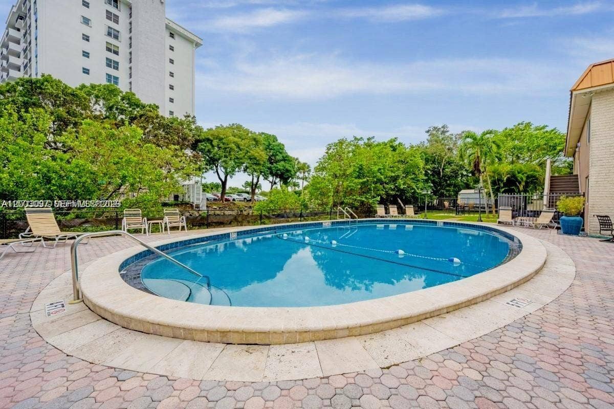 124 NE 19th Court, #114B, Wilton Manors, FL 33305 Photo 20