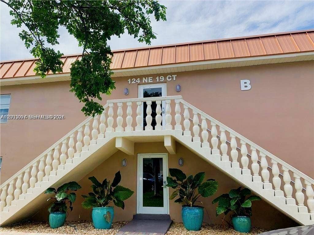 124 NE 19th Court, #114B, Wilton Manors, FL 33305 Photo 28
