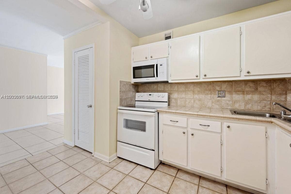124 NE 19th Court, #114B, Wilton Manors, FL 33305 Photo 13