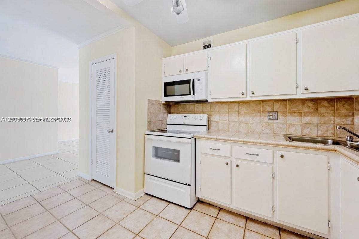 124 NE 19th Court, #114B, Wilton Manors, FL 33305 Photo 14
