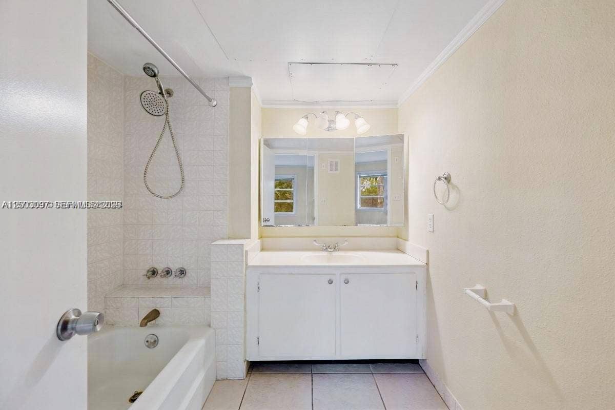 124 NE 19th Court, #114B, Wilton Manors, FL 33305 Photo 16