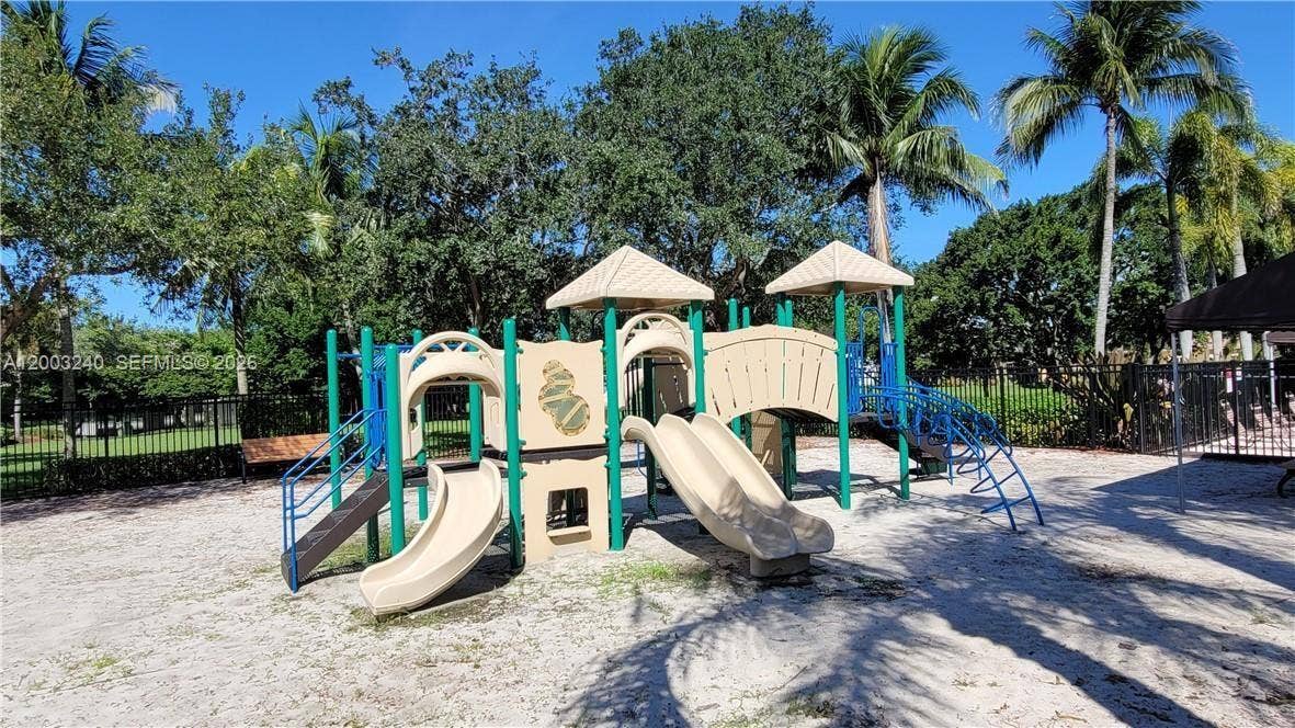 777 Tanglewood Circle, Weston, FL 33327 Photo 32
