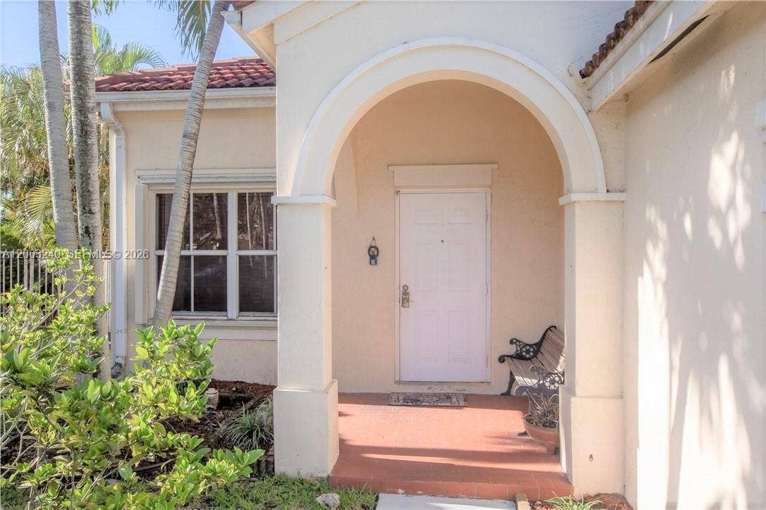 777 Tanglewood Circle, Weston, FL 33327 Photo 2