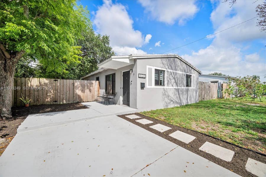 Property photo for 1530 N 69th Way, Hollywood, FL