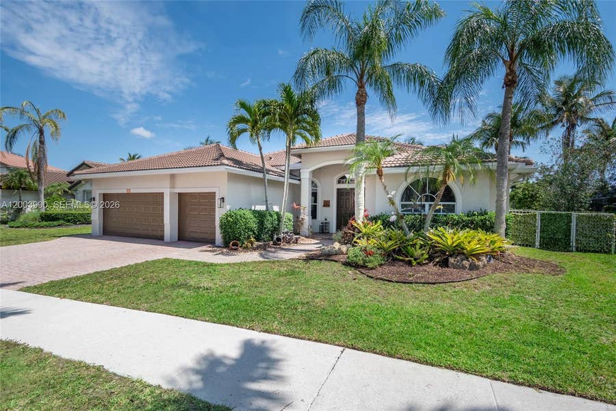 Property photo for 1776 Victoria Pointe Circle, Weston, FL
