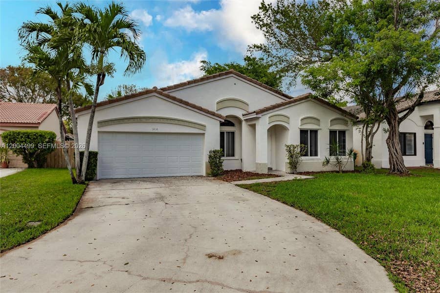 Property photo for 1414 E Harmony Lake Circle, Davie, FL