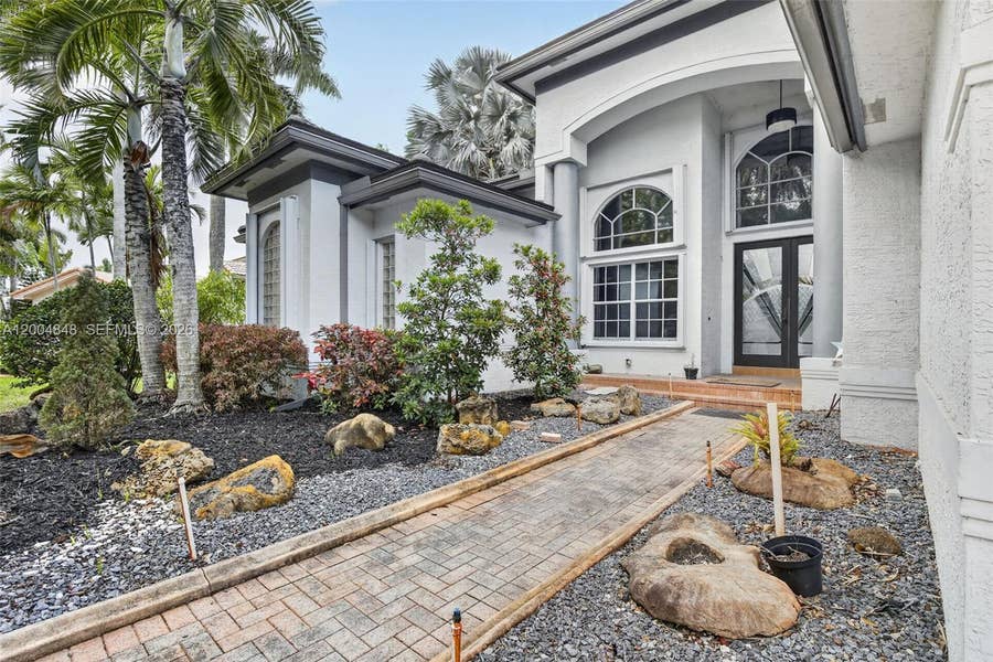Property photo for 10161 N Lake Vista Circle, Davie, FL