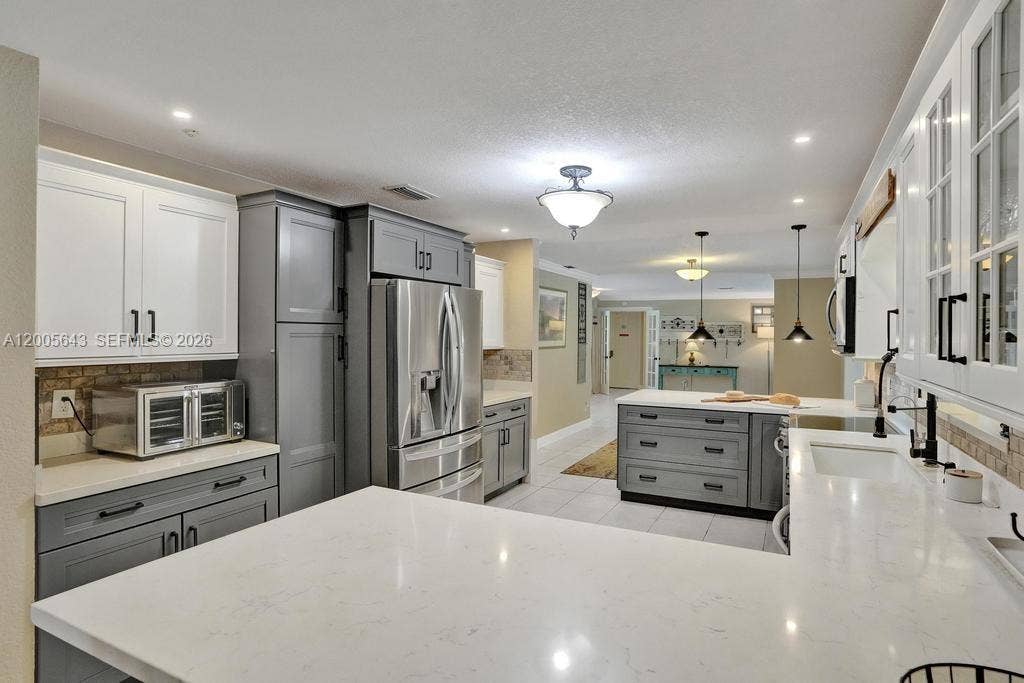 4981 SW 186th Avenue, Southwest Ranches, FL 33332 Large counter space
