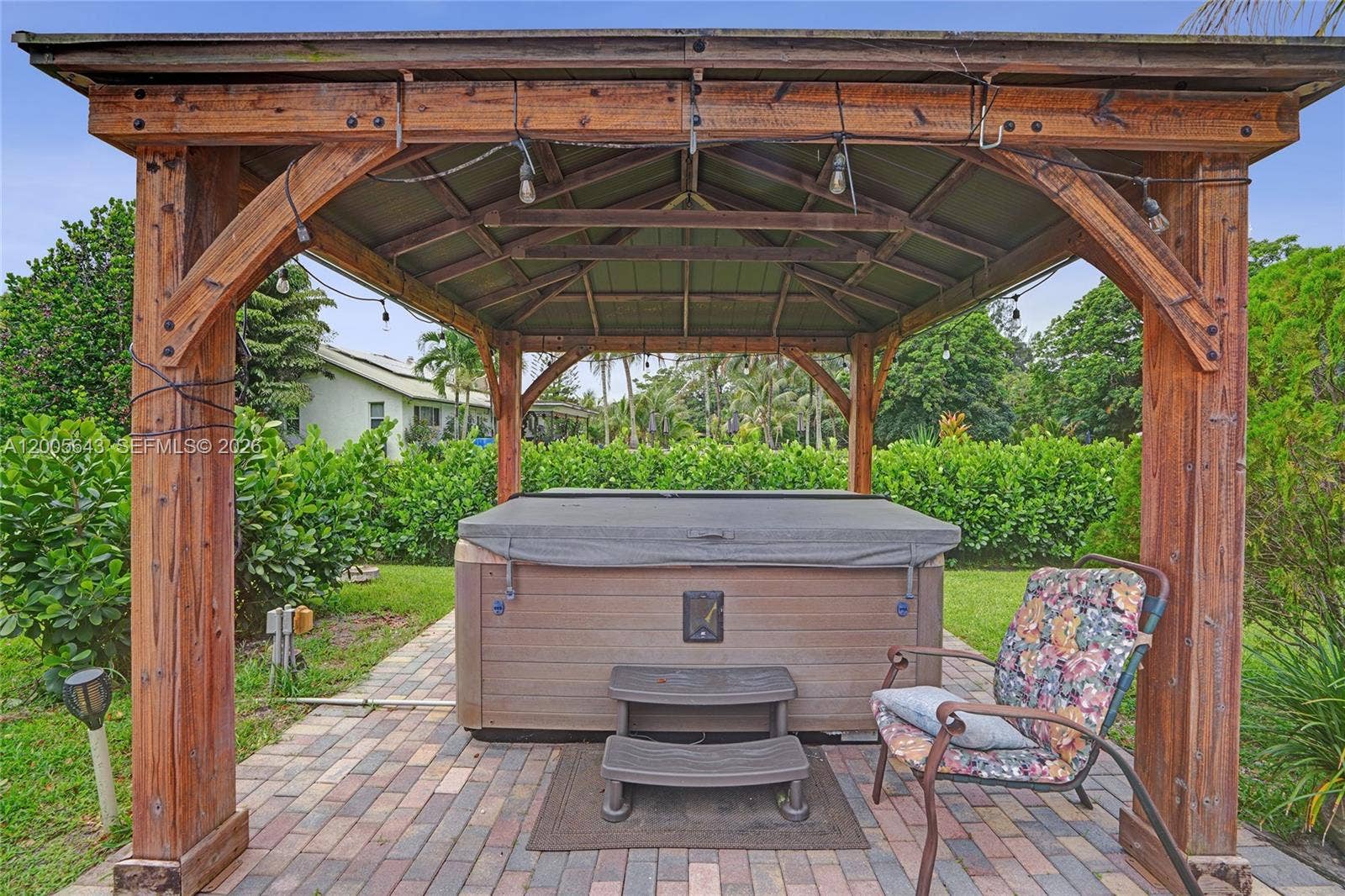 4981 SW 186th Avenue, Southwest Ranches, FL 33332 Jacuzzi with exterior lighting