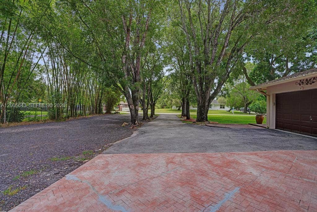 4981 SW 186th Avenue, Southwest Ranches, FL 33332 Front parking area