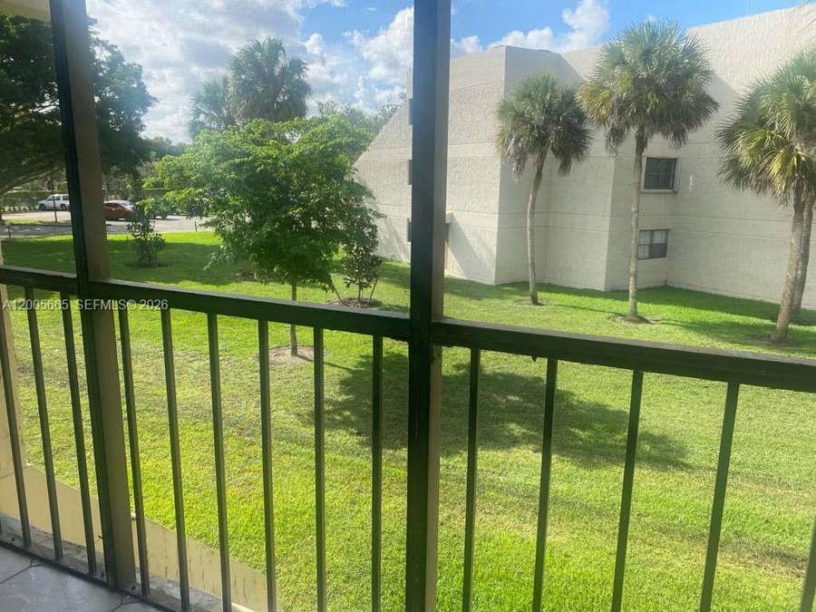 Property photo for 220 Lakeview Drive, #203, Weston, FL