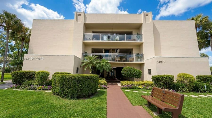 Property photo for 5190 Las Verdes Circle, #115, Delray Beach, FL