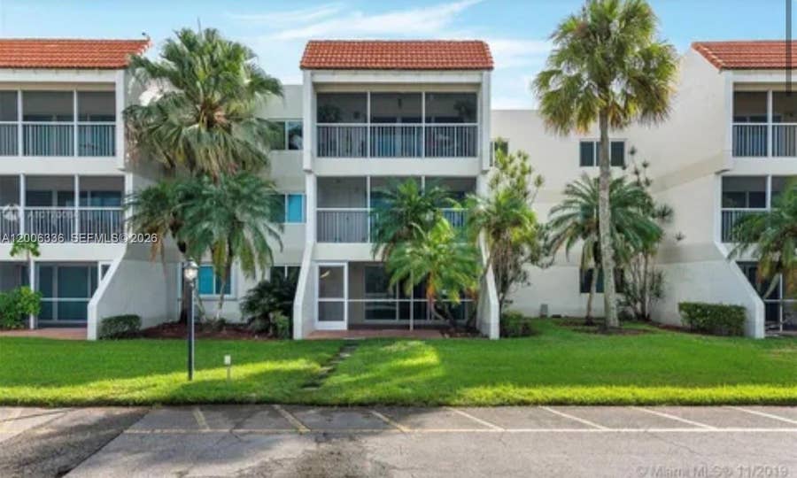 Property photo for 100 Lakeview Drive, #112, Weston, FL
