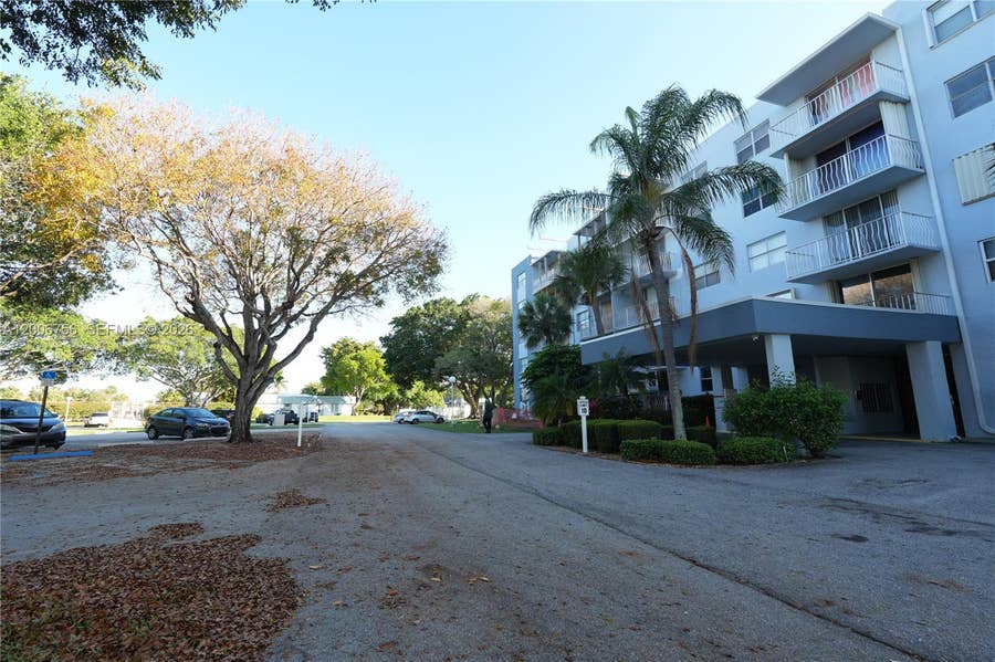 Property photo for 500 Executive Center Drive, #1J, West Palm Beach, FL