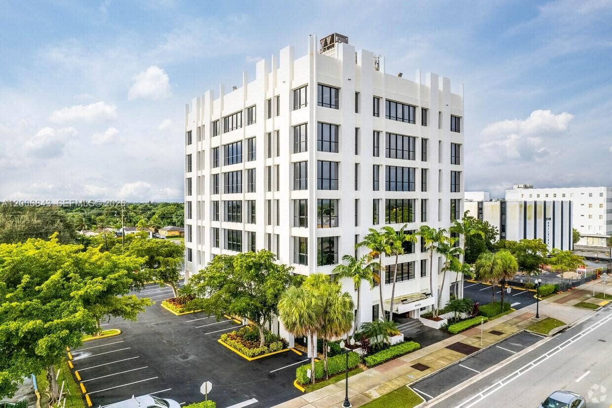 2450 Hollywood Blvd,Unit CU605, Hollywood, FL 33020