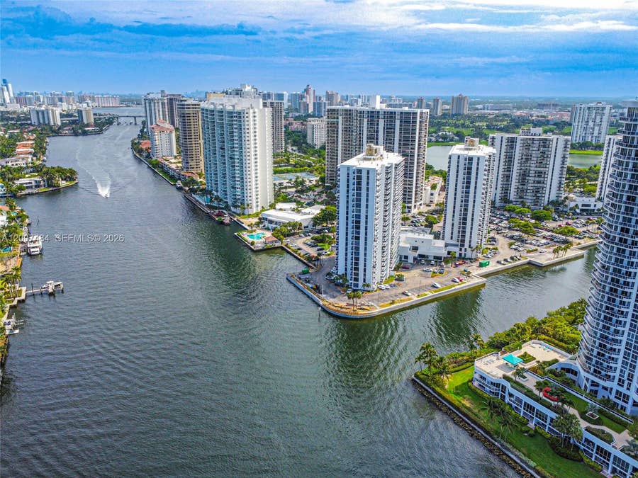 Property photo for 20505 E Country Club Drive, #931, Aventura, FL