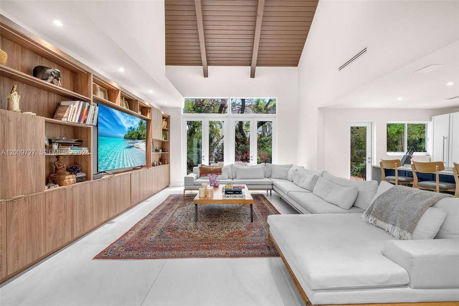 Property photo for 1933 S Oak Haven Circle, Miami, FL