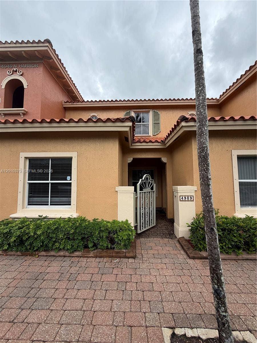 4939 N Harbor Isles Drive, #106, Dania, Dania Beach, FL 33312 Photo 1