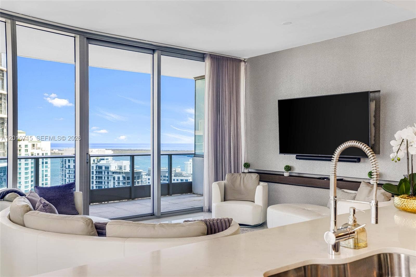 200 Biscayne Boulevard Way, #4401, Miami, FL 33131 Photo 7