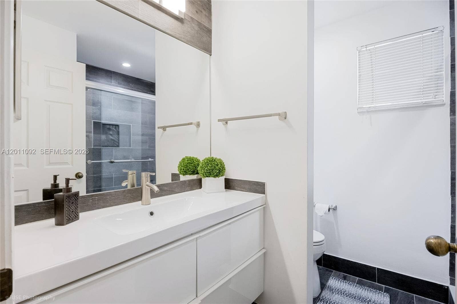 4394 Fox Ridge Drive, Weston, FL 33331 Upstairs Bathroom