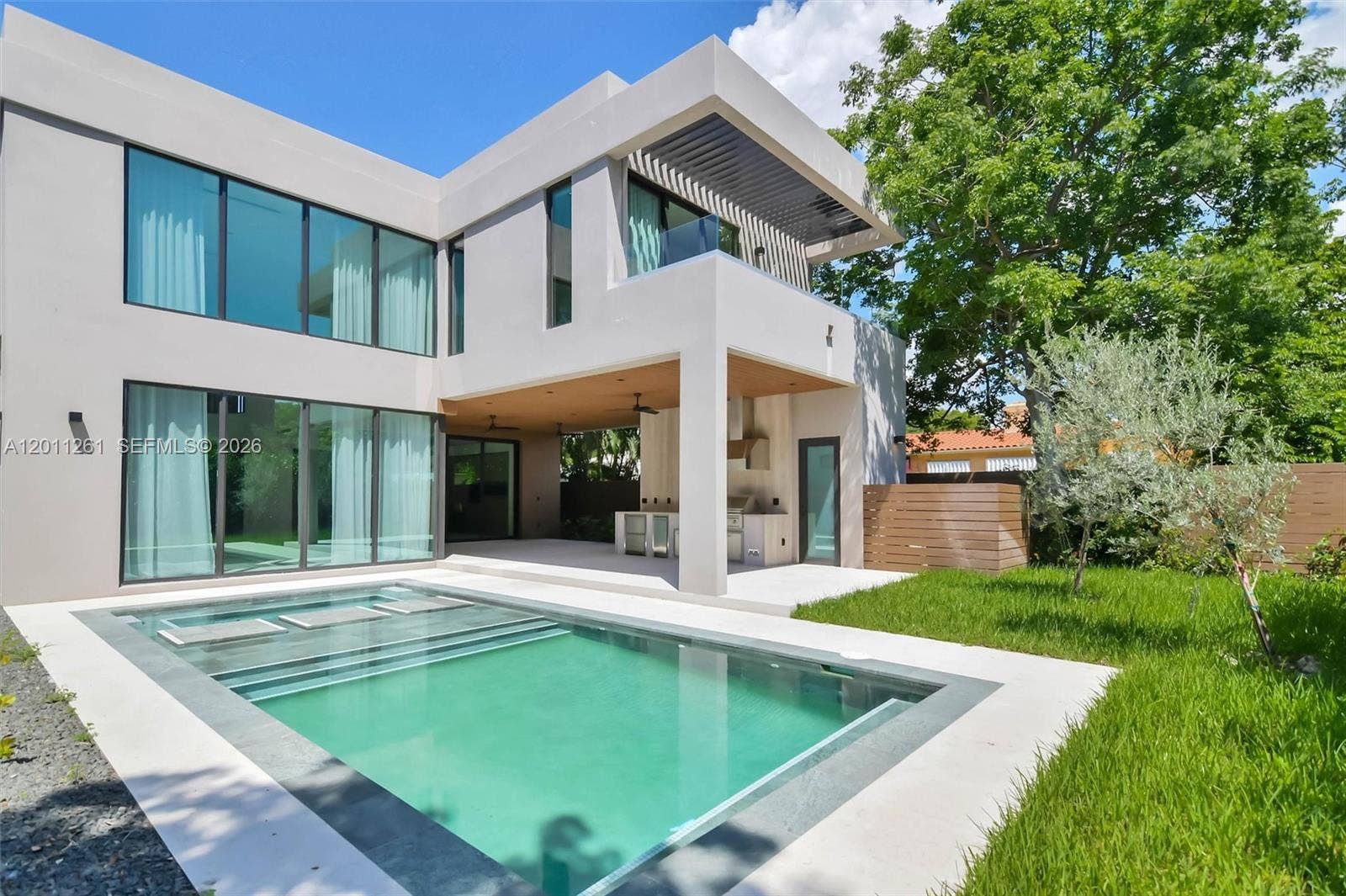 135 SW 29th Road, Miami, FL 33129 Photo 2