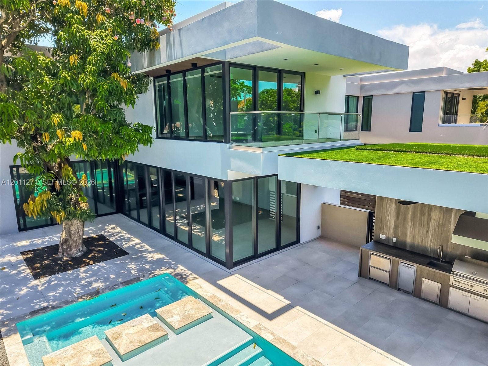 125 SW 29th Road, Miami, FL 33129 Photo 1