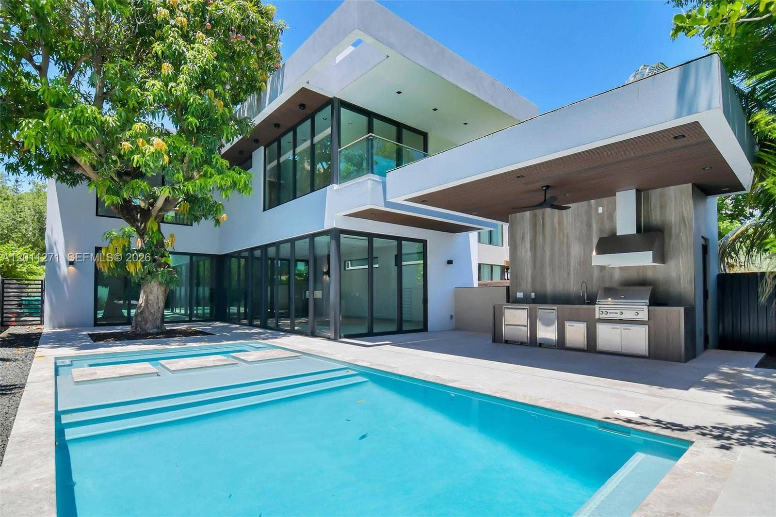 125 SW 29th Road, Miami, FL 33129 Photo 3