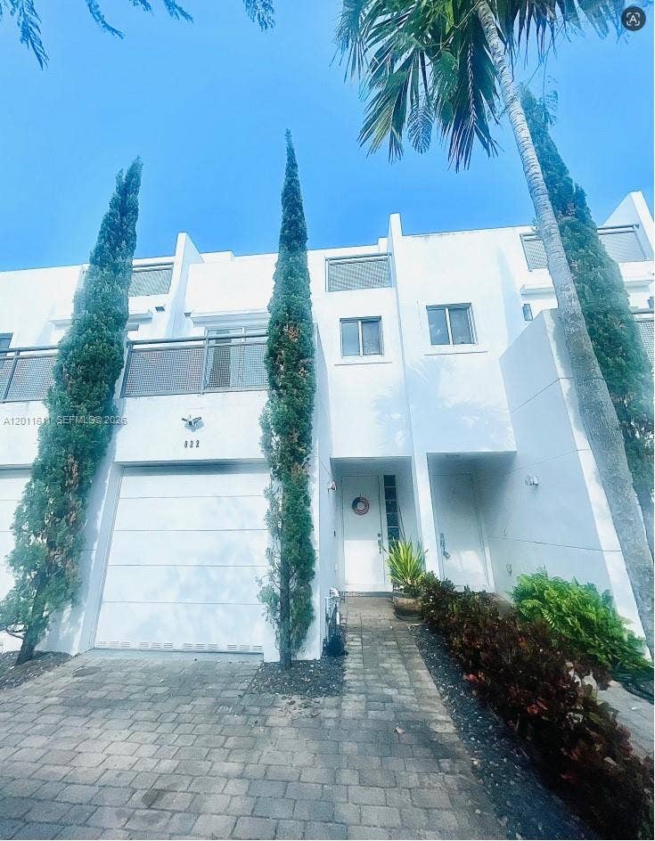 Property photo for 822 NE 19th Avenue, Fort Lauderdale, FL