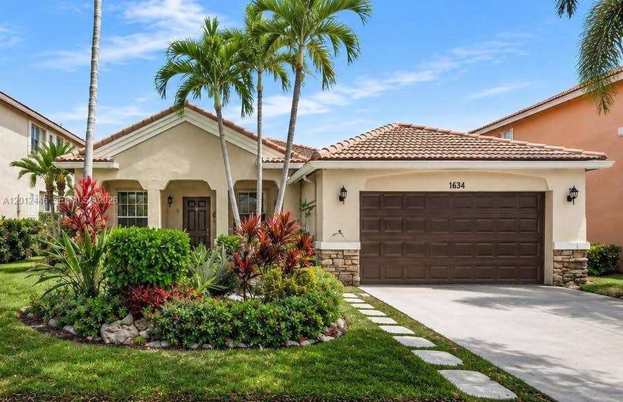 Property photo for 1634 Sandpiper Circle, Weston, FL