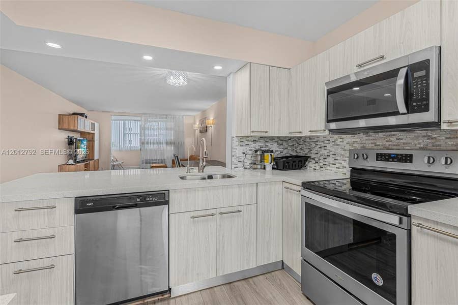 Property photo for 609 NE 14th Avenue, #603, Hallandale Beach, FL