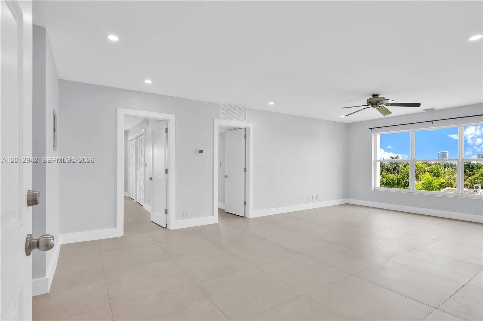 Entry dining/living room