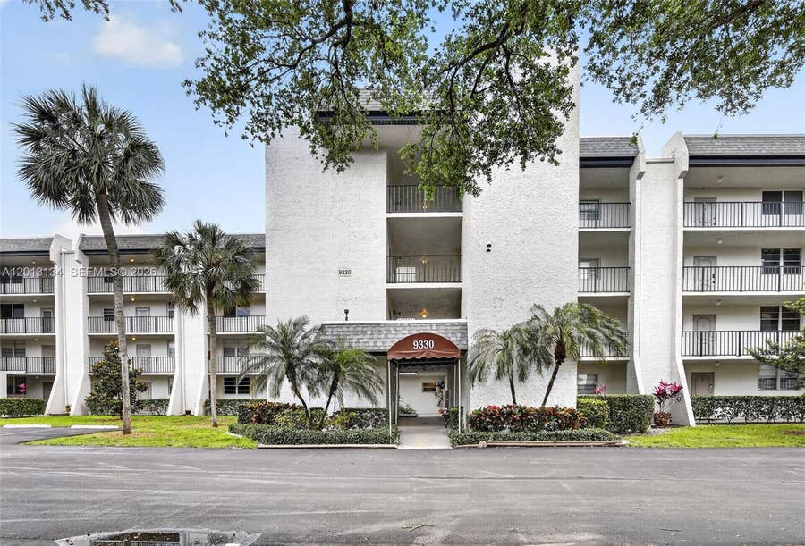 Property photo for 9330 Lagoon Place, #307, Davie, FL