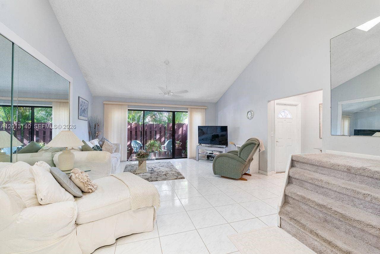 462 SE 14th Street, Dania Beach, FL 33004 Photo 2